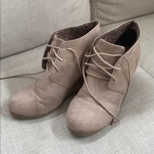 Like new- Wedge booties
